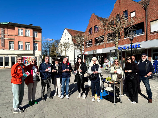Eröffnung Vernissage KUNSTvoll Shoppen Lüdinghausen Ausstellung 05.04.2025 5. April 2025 Stadttouristik Lüdinghausen Lola Kuoni Künstlerin
