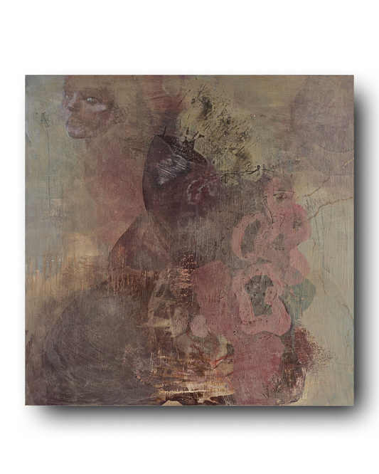 Abstraktes Gemälde mit einem figurativen Element. Das Gesicht in den oberen linken Ecke mutet in der abstrakten Form einer weibliche Figur an, die sich wie aus einem Nebel zeigt. Ihr zart angedeuteter, emotionaler Gesichtsausdruck wirkt geheimnisvoll und fesselnd auf den Betrachter. Lola Kuoni malte dieses Mixed Media Bild mit Acryl, Ölsticks, Ölkreide, Graphit und Texturpaste auf Holz in erdigen Tönen, mit verwaschenen gedeckten Farben.