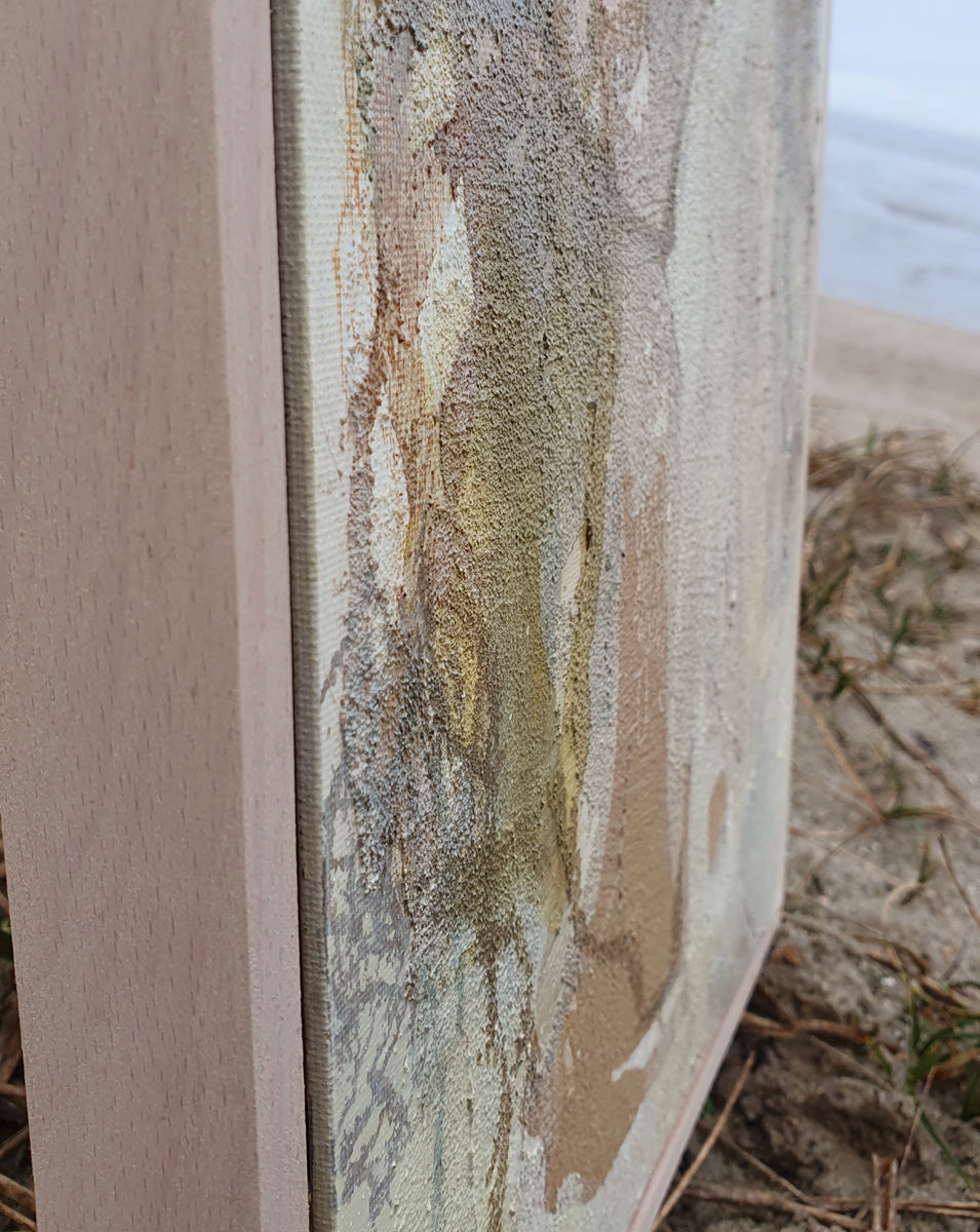 clothes of sand
