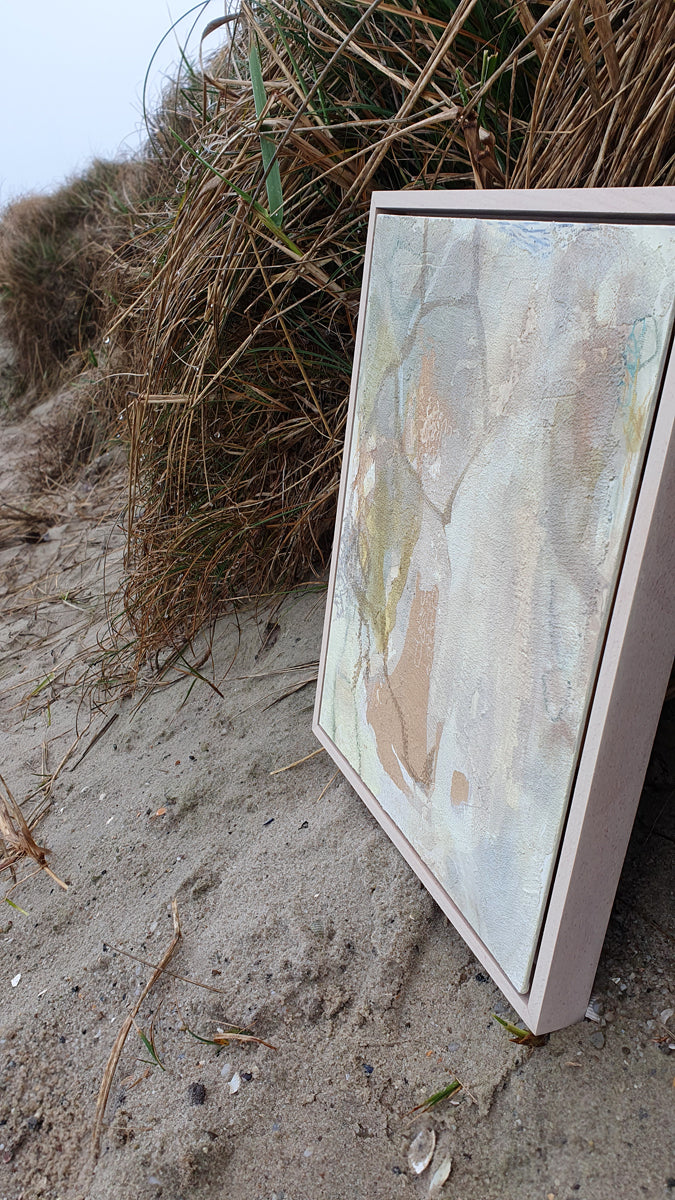 clothes of sand