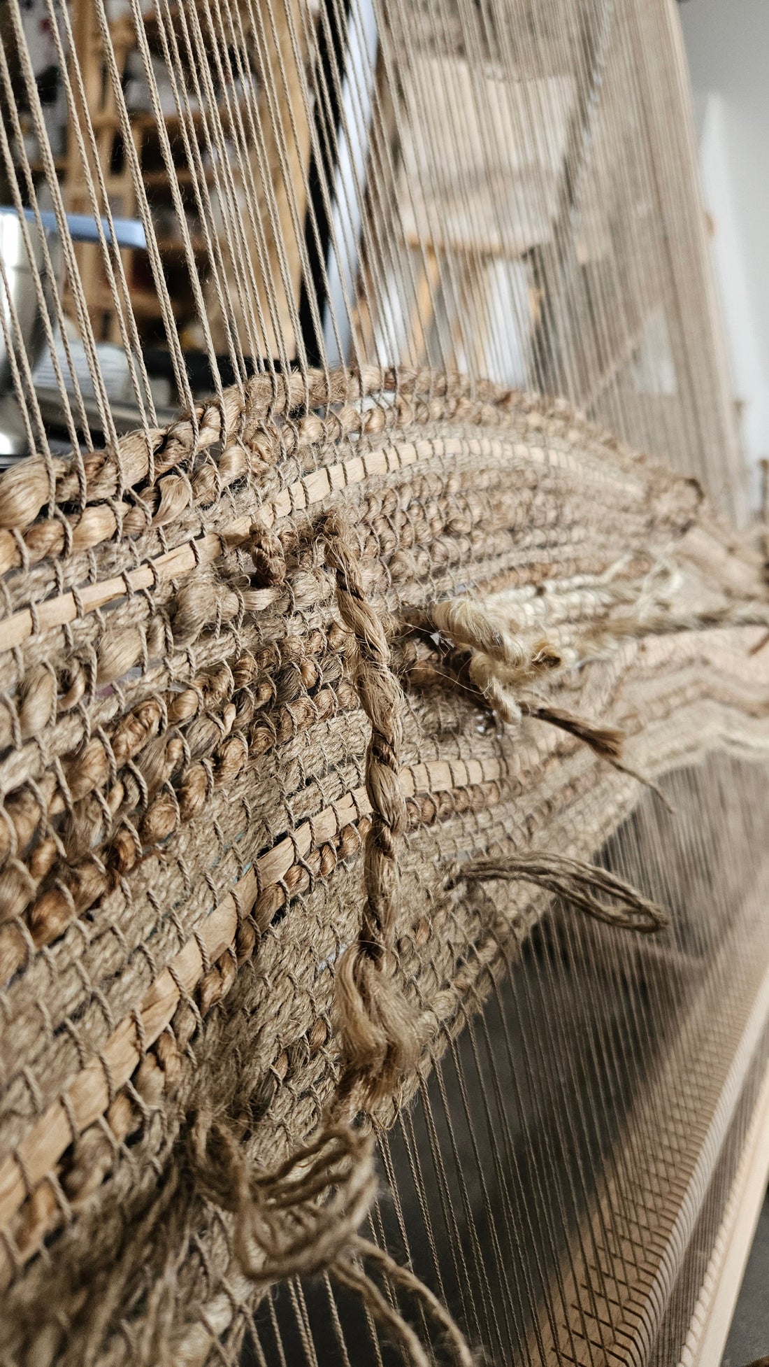 Ateliergespräch – Einblick in mein neues Mixed Media Kunstprojekt mit Weben und Naturmaterialien