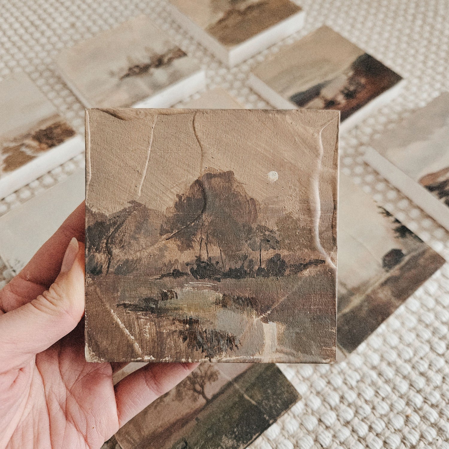 melancholische Serie von winterlichen Motiven auf Holz in limitierter Auflage, Lola Kuoni, 2025