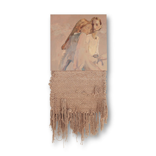 "Palegold" Installation mit einem textilen Element aus gewebten, mit Tee gefärbten Baumwollgarnen. Acryl und Mischtechnik mit rotem Sand auf Leinwand. Lola Kuoni präsentierte das Werk erstmals in der Ausstellung "Die Geduld der Dinge" im Naturschutzzentrum Kreis Coesfeld in Apri 2026