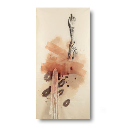 "The Reaching" experimentelle Mischtechnik mit einem textilen Element aus Naturfasern. Acryl und Kohle auf unbehandeltem Stoff ohne Keilrahmen. Lola Kuoni präsentierte das Werk erstmals in der Ausstellung "Die Geduld der Dinge" im Naturschutzzentrum Kreis Coesfeld in Apri 2026